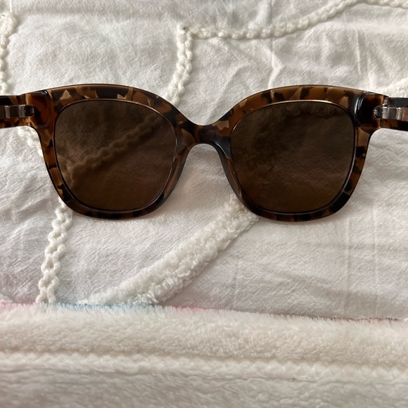 Maui Jim “honey girl” sunglasses - Picture 5 of 8